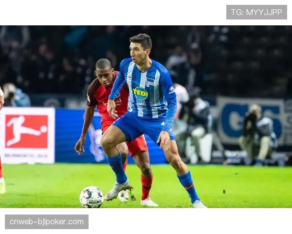 特写：柏林赫塔20岁小将首次德甲首发，父母在看台上的激动泪水